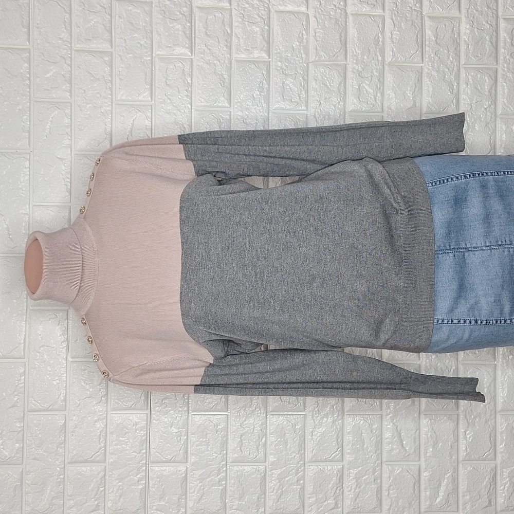 JOSEPH A Mauve and Grey Color Block Turtleneck Long Sleeve Sweater